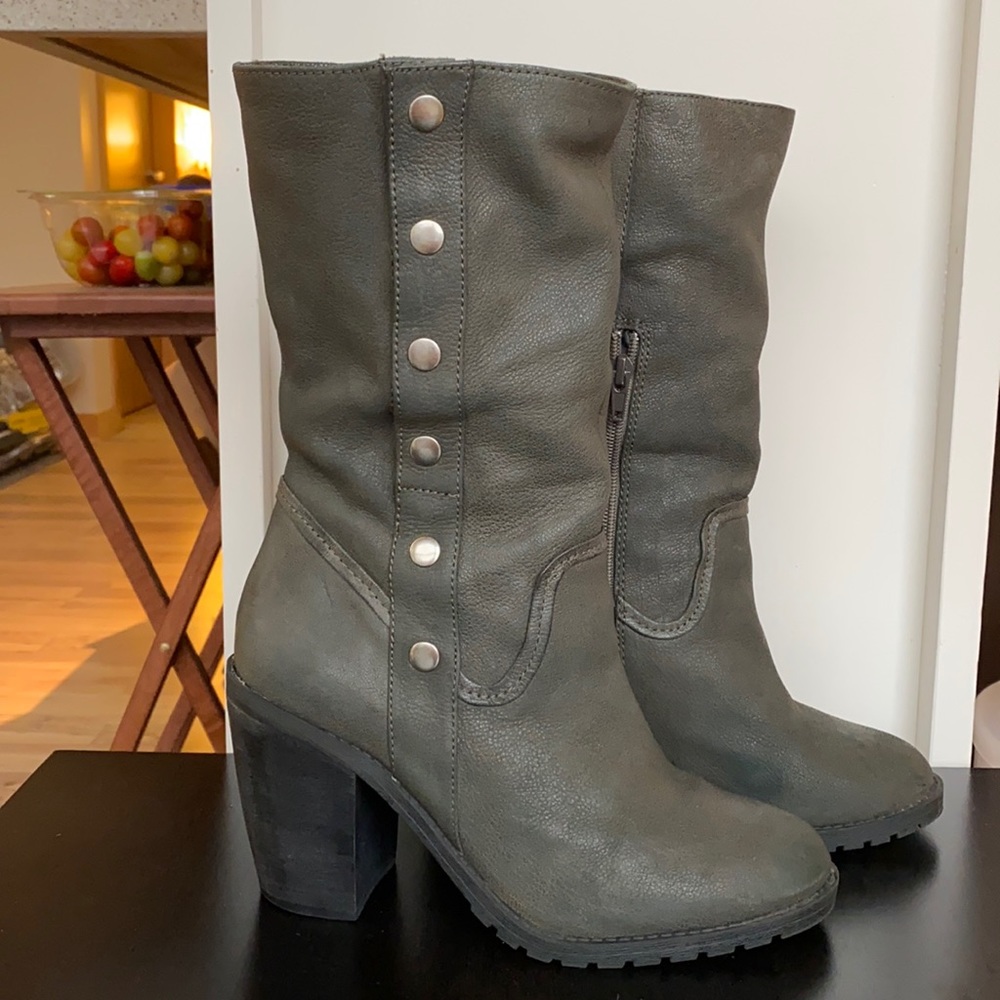 Me Too Rocker 4 Boots in Gray Leather